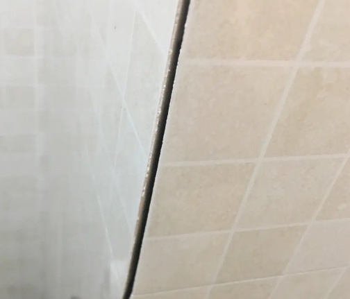 阳江瓷砖空鼓维修公司分享阳台瓷砖脱落的修复过程可以分为以下几个步骤