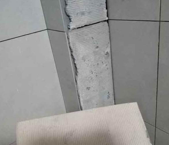 阳江瓷砖空鼓维修公司分享下厨房瓷砖脱落的补救措施。